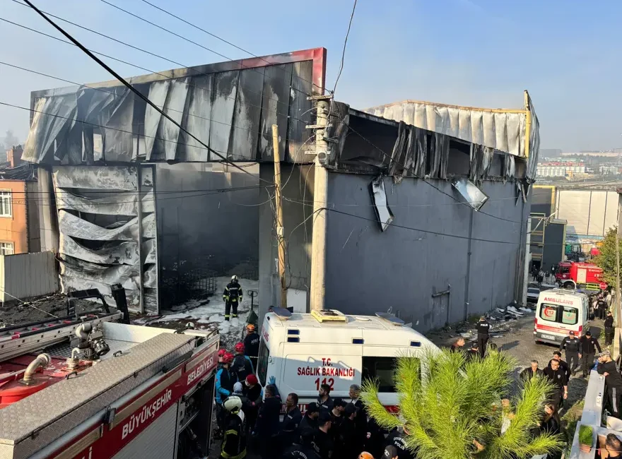 Kocaeli’nin Dilovası ilçesindeki parfüm fabrikasında 6 kadın işçi hayatını kaybetti.