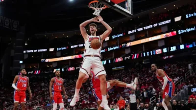 Amerikan Basketbol Ligi (NBA) takımlarından Houston Rockets forması giyen milli