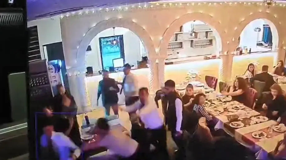 Ankara’nın Çankaya ilçesinde bir eğlence mekanında garsonlarla kavga ettikten sonra