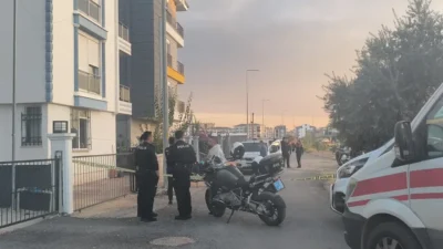 Antalya'da bir polis memuru, evinde eşi ve iki çocuğunu tabancayla