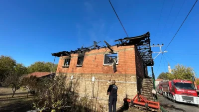 Burdur’un Günalan köyünde 2 katlı bir evde prizde unutulan elektrikli