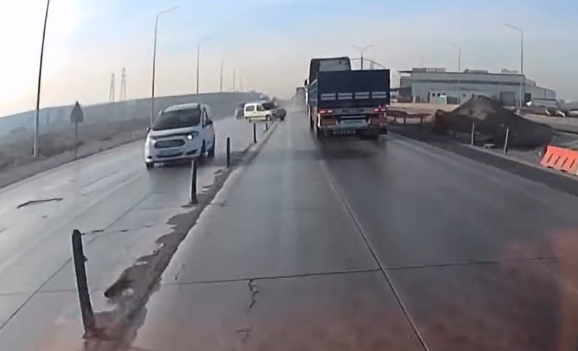 Konya’da hatalı sollama yapmaya çalışan hafif ticari aracın sürücüsünün kontrolü