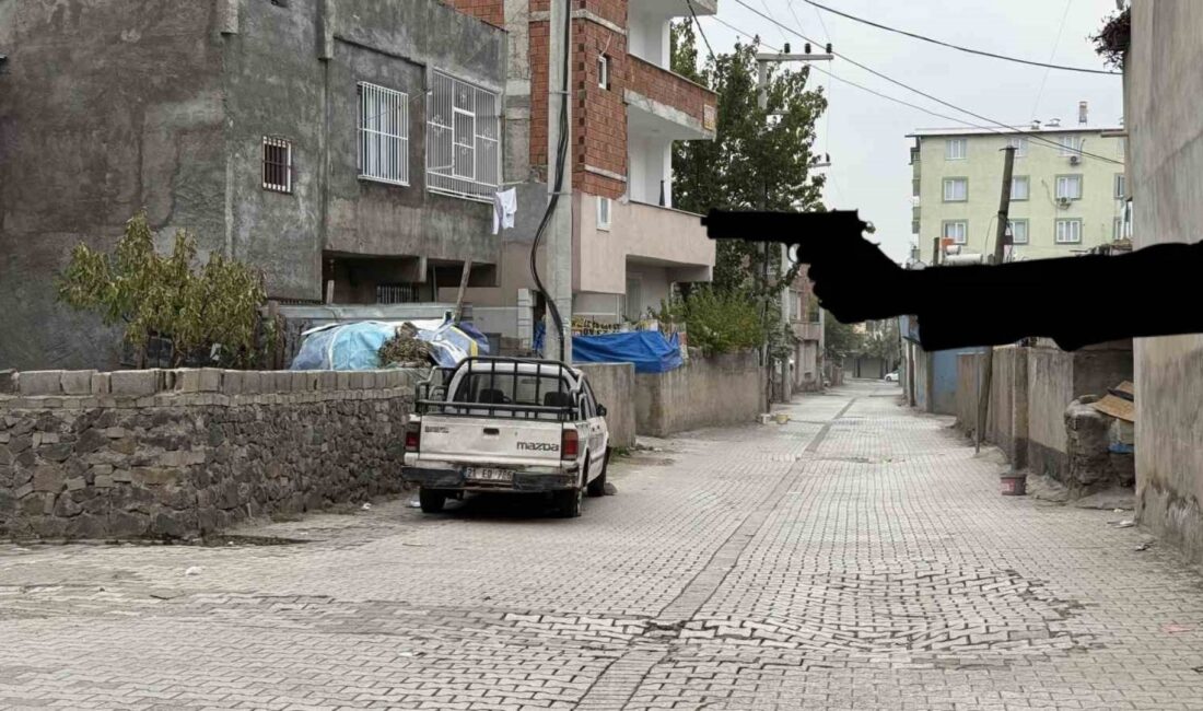 Diyarbakır’ın Kayapınar ilçesinde halı saha dönüşü otomobile silahlı saldırı düzenlendi.