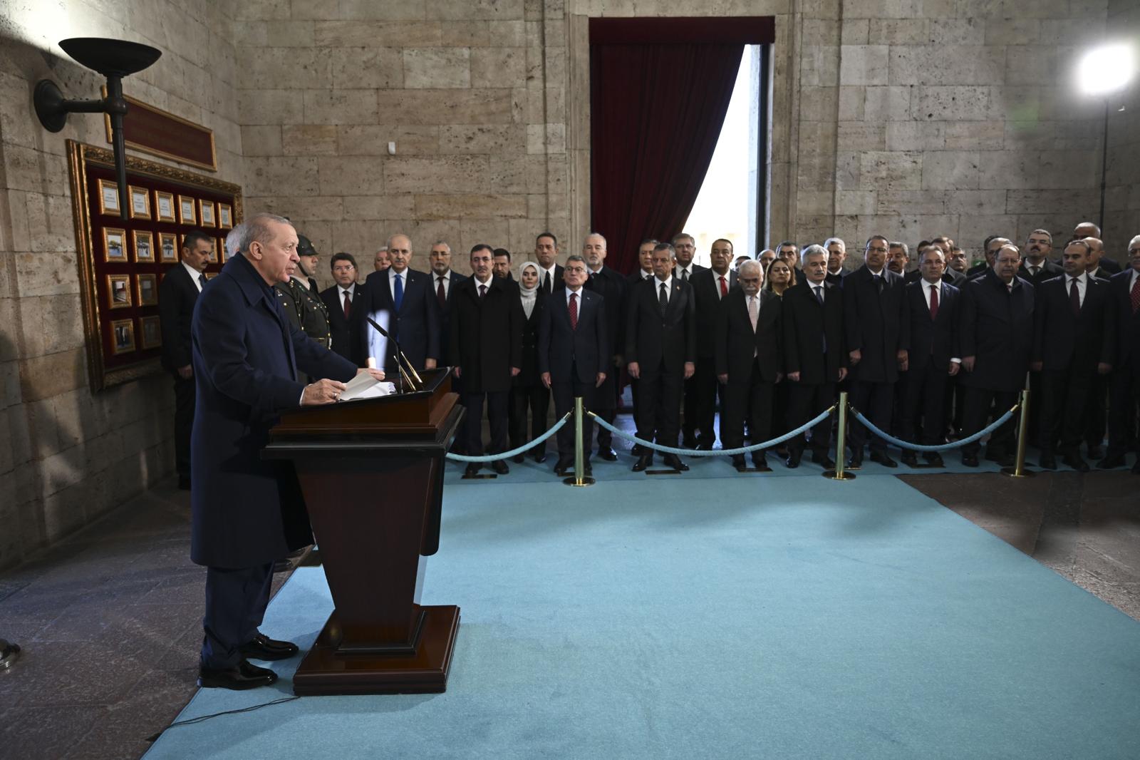 Türkiye Cumhuriyeti'nin kurucusu Büyük Önder Mustafa Kemal Atatürk, ebediyete intikalinin