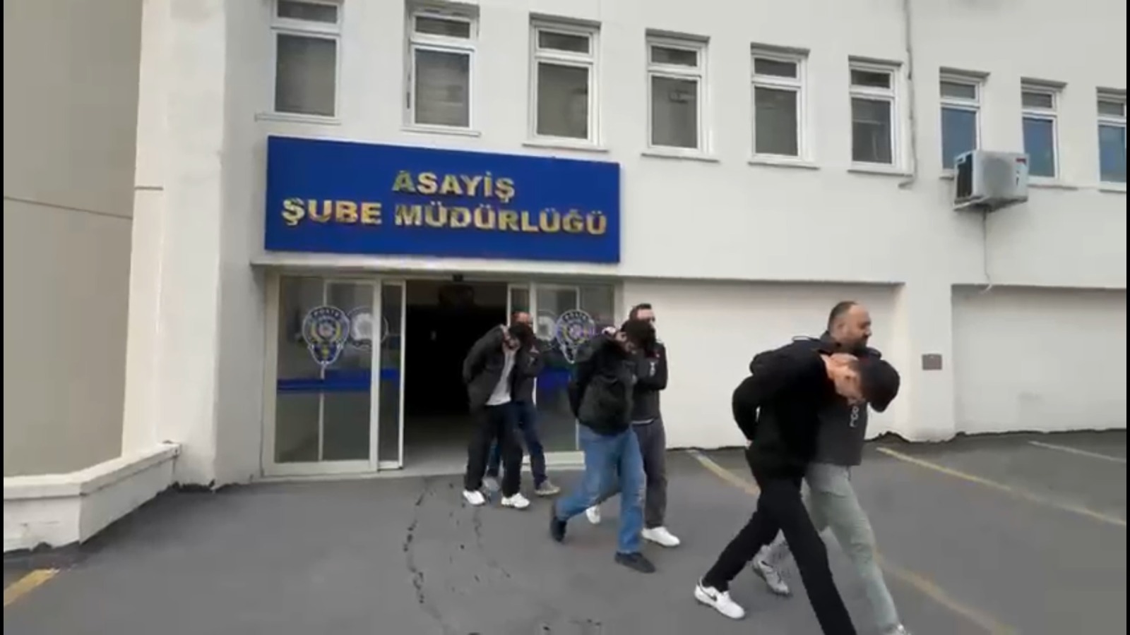 Sosyal medya üzerinden yaptıkları sahte 'büyü' ile insanları birbirine bağlayacaklarını