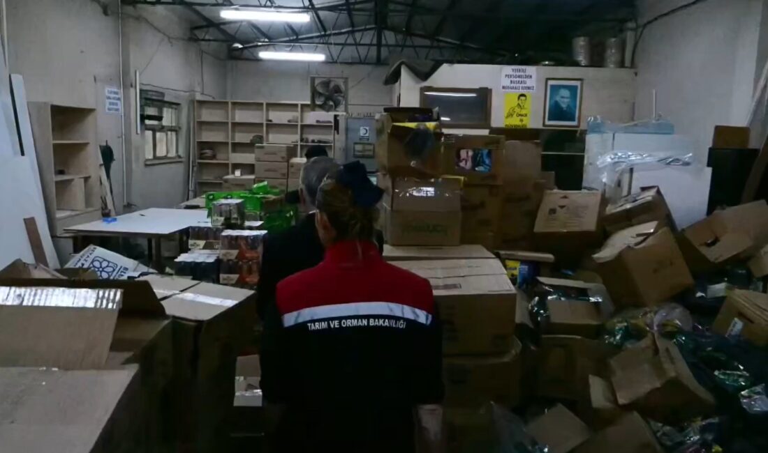 İzmir’de sağlıksız koşullarda depolanan ve son tüketim tarihi geçmiş yaklaşık