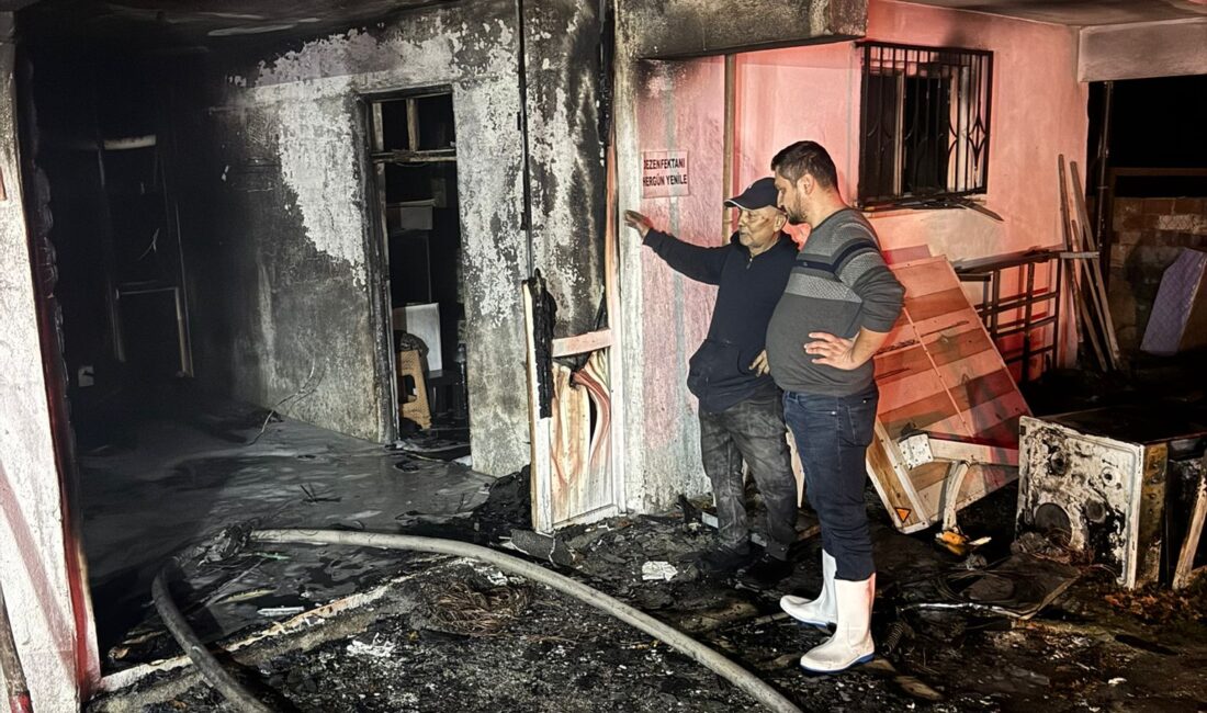 Balıkesir'de gece saatlerinde bir tavuk çiftliğinde çıkan yangın kısa sürede