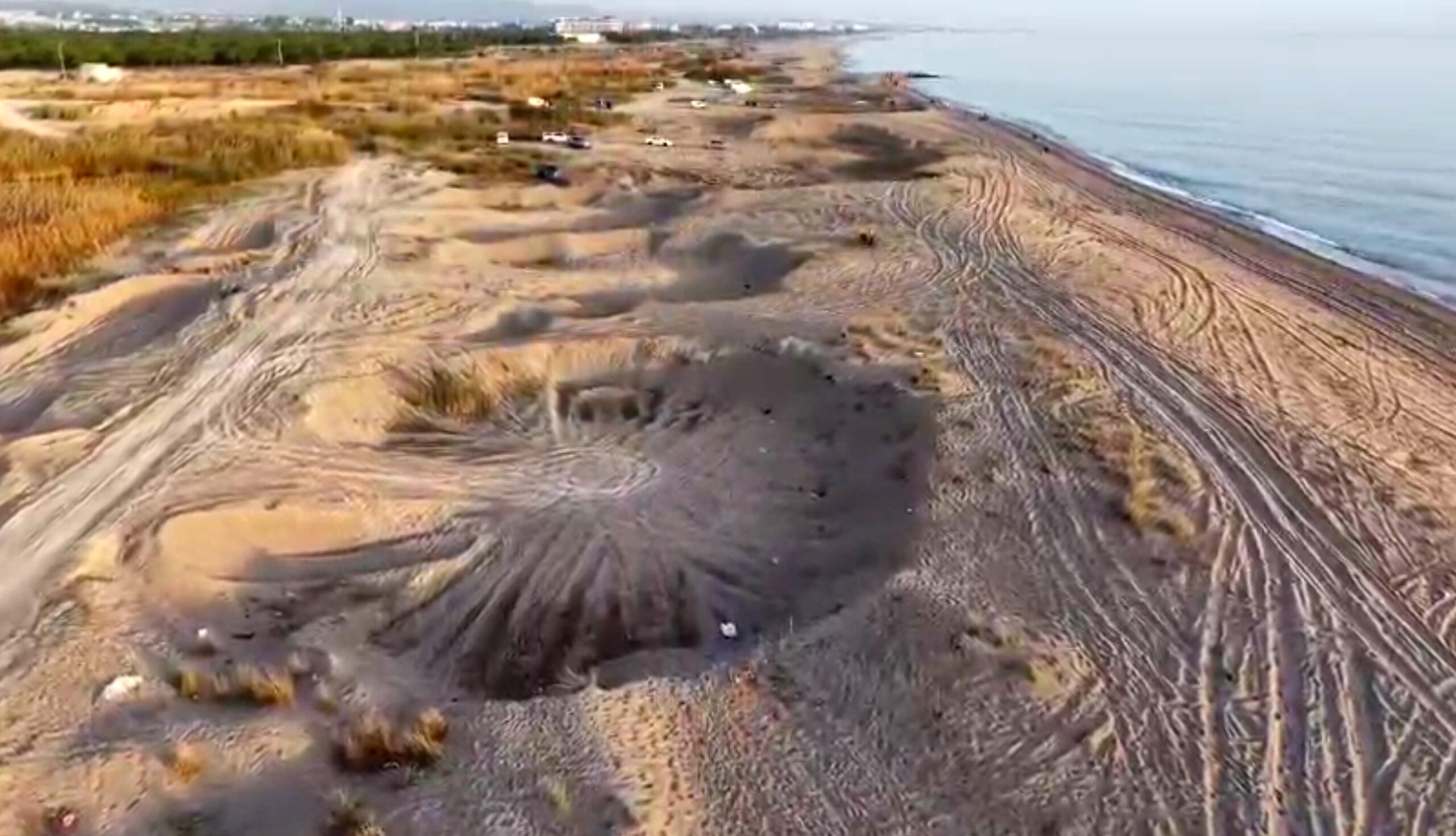 Antalya Manavgat’ta sahilden çalınan 50 kamyon kum, jandarma ekiplerinin çalışmasıyla