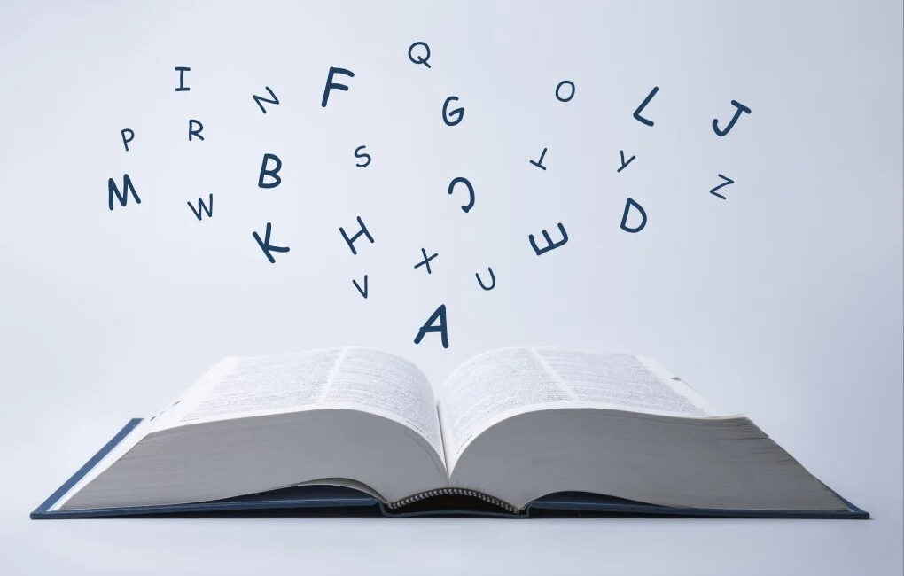 Cambridge Sözlüğü, 2025’in kelimesi olarak “Parasosyal” terimini seçti. Terim, ünlülerle