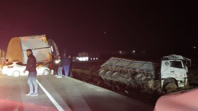 Diyarbakır’da 5 aracın karıştığı zincirleme kazada bir aileden 4 kişi