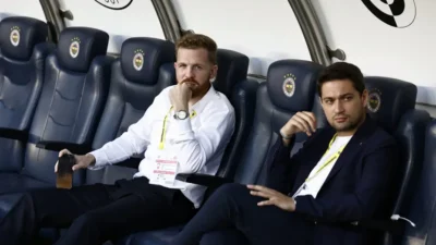 Fenerbahçe’nin futbol direktörü Devin Özek, teknik direktör Domenico Tedesco ile