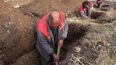 Hava sıcaklığının sıfırın altında 25 dereceye düştüğü, toprağın donduğu Erzurum'da,