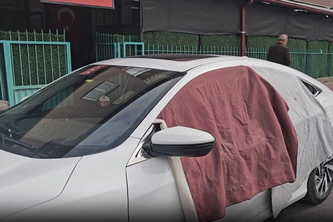 Bir şahıs, duruşma çıkışı husumetlisine pusu kurarak pompalı tüfekle ateş