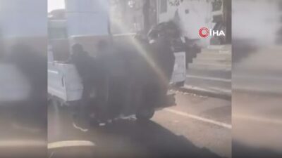 Diyarbakır'ın Bağlar ilçesinde, seyir halindeki bir pikabın arkasına tutunarak yolculuk