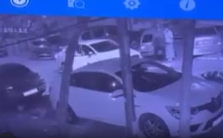 İstanbul Esenyurt’ta yolun karşısına geçmeye çalışan adama otomobil çarptı. Yaralı,