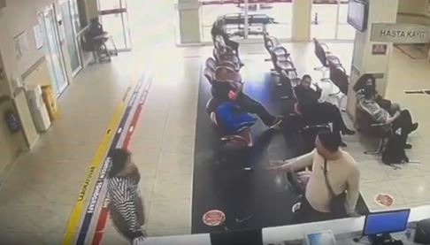 İstanbul'da midye ve çeşitli yiyecekleri tükettikten sonra rahatsızlanan Böcek ailesinin