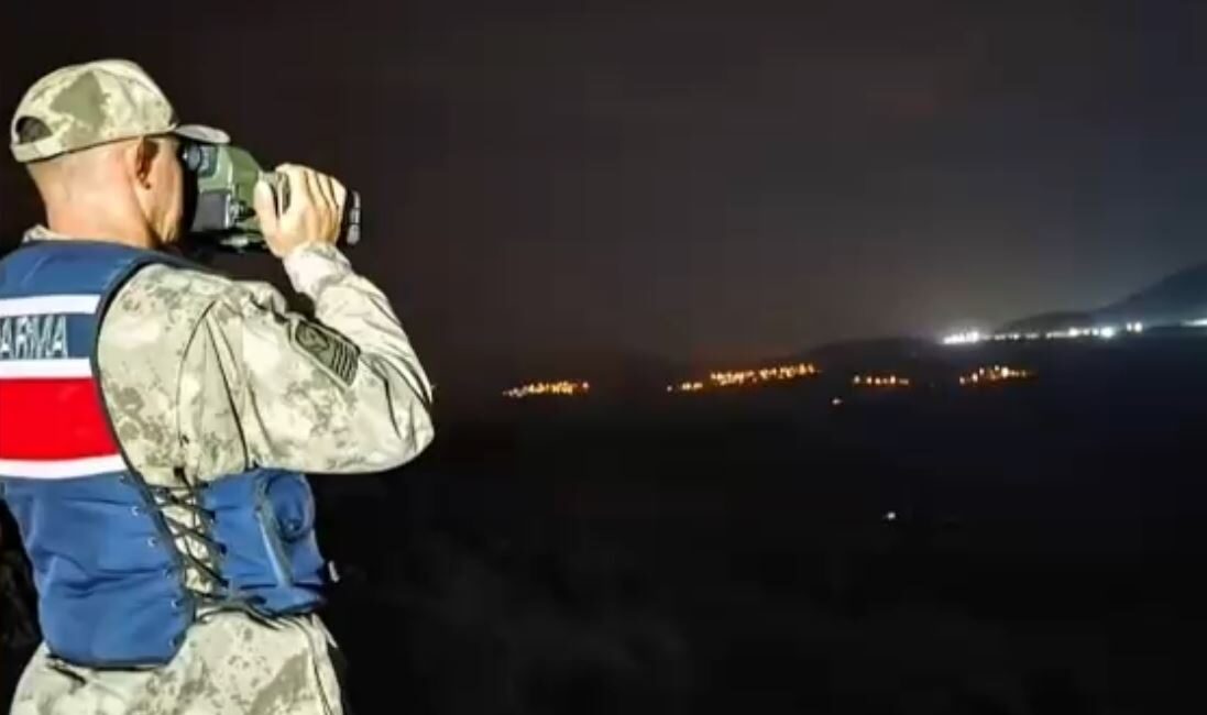 Türkiye genelinde düzenlenen geniş kapsamlı denetimlerde 29 göçmen kaçakçısı yakalanırken,