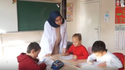 Bayburt'un dağ köyünde birleştirilmiş sınıfta görev yapan sınıf öğretmeni Zahide