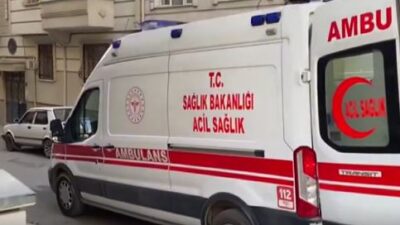 36 yaşındaki anne evde bıçakla boğazını derin kesti. Minik yavruları