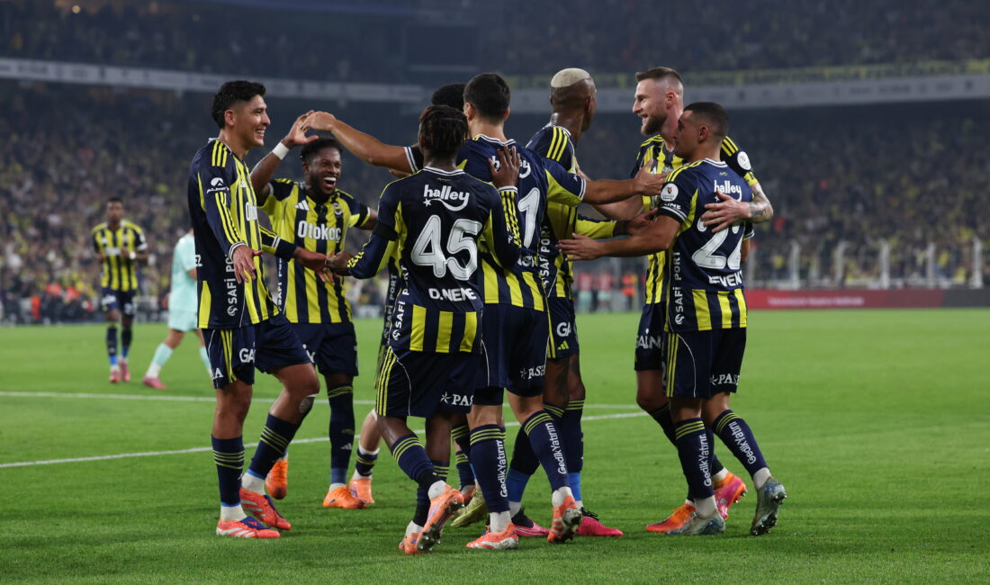 Fenerbahçe, Süper Lig 12. hafta maçında sahasında Zecorner Kayserispor'u 4-2