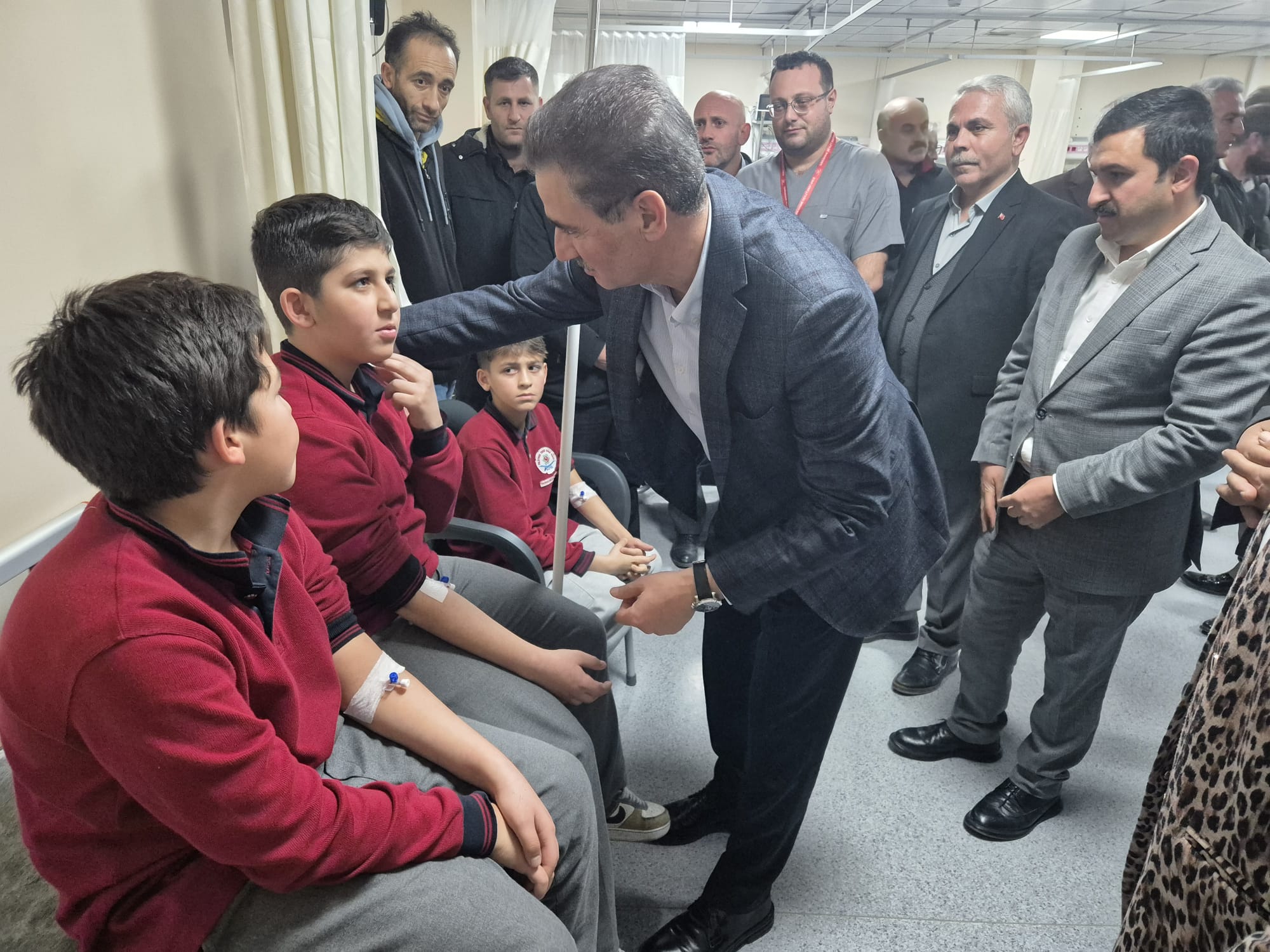 Gümüşhane’nin Kelkit ilçesinde pansiyona dışarıdan getirilen pideyi yiyen 29 öğrenci,