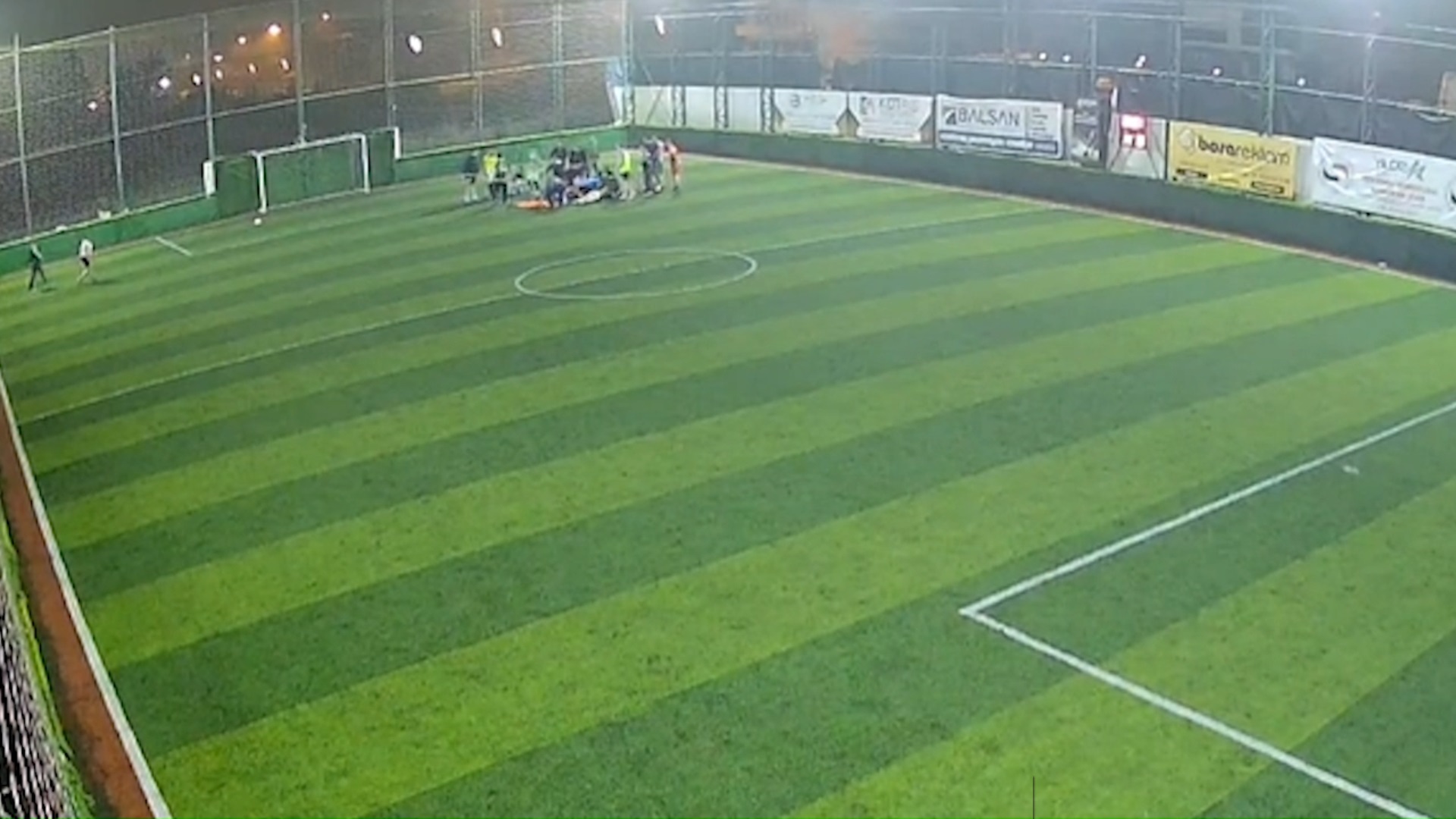 Halı sahada futbol oynarken fenalaşan 31 yaşındaki M.U., dilinin boğazına