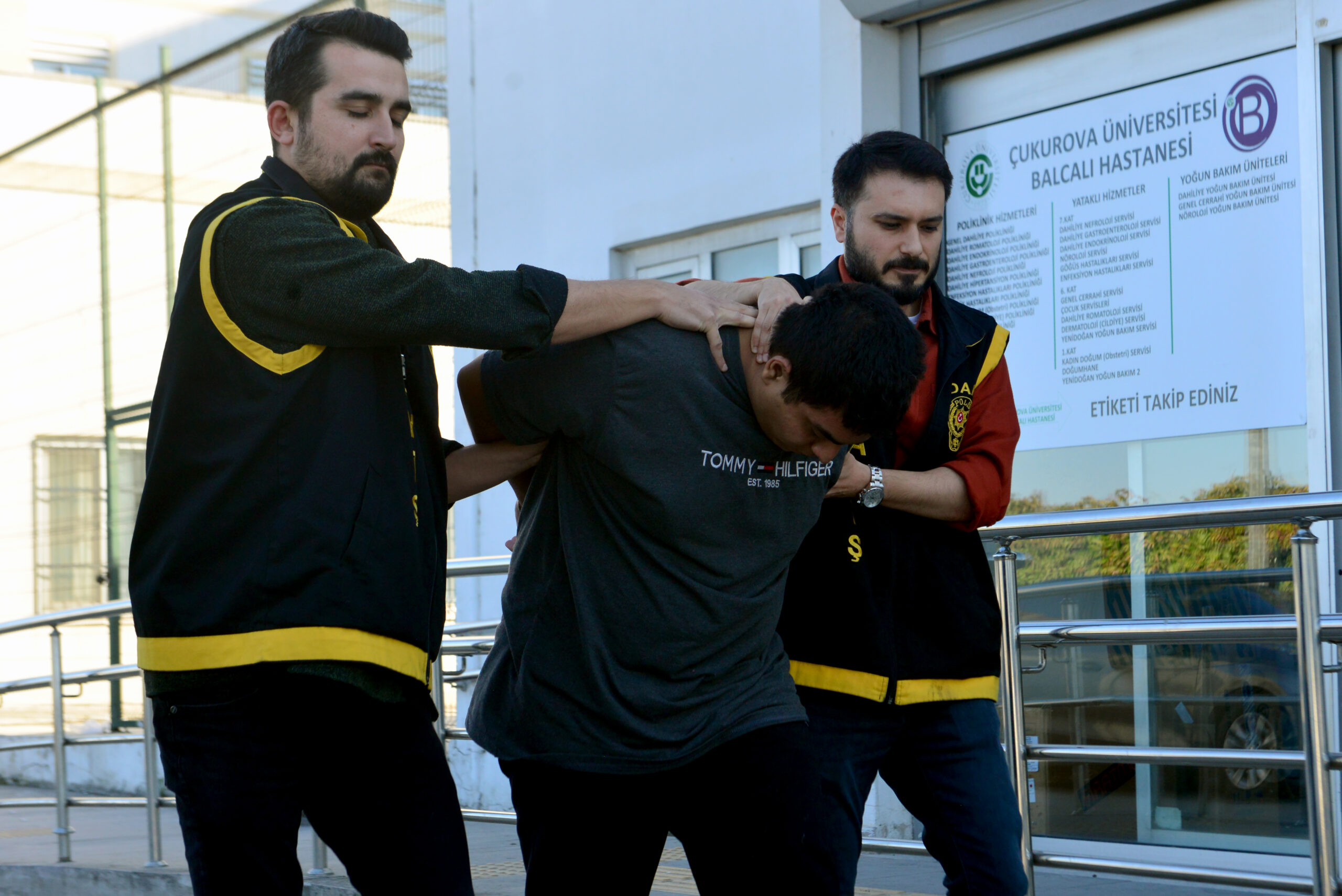 Adana Yüreğir’de husumetli komşu Akın Pıtırlı, Murat Özsoy’u öldürüp iki