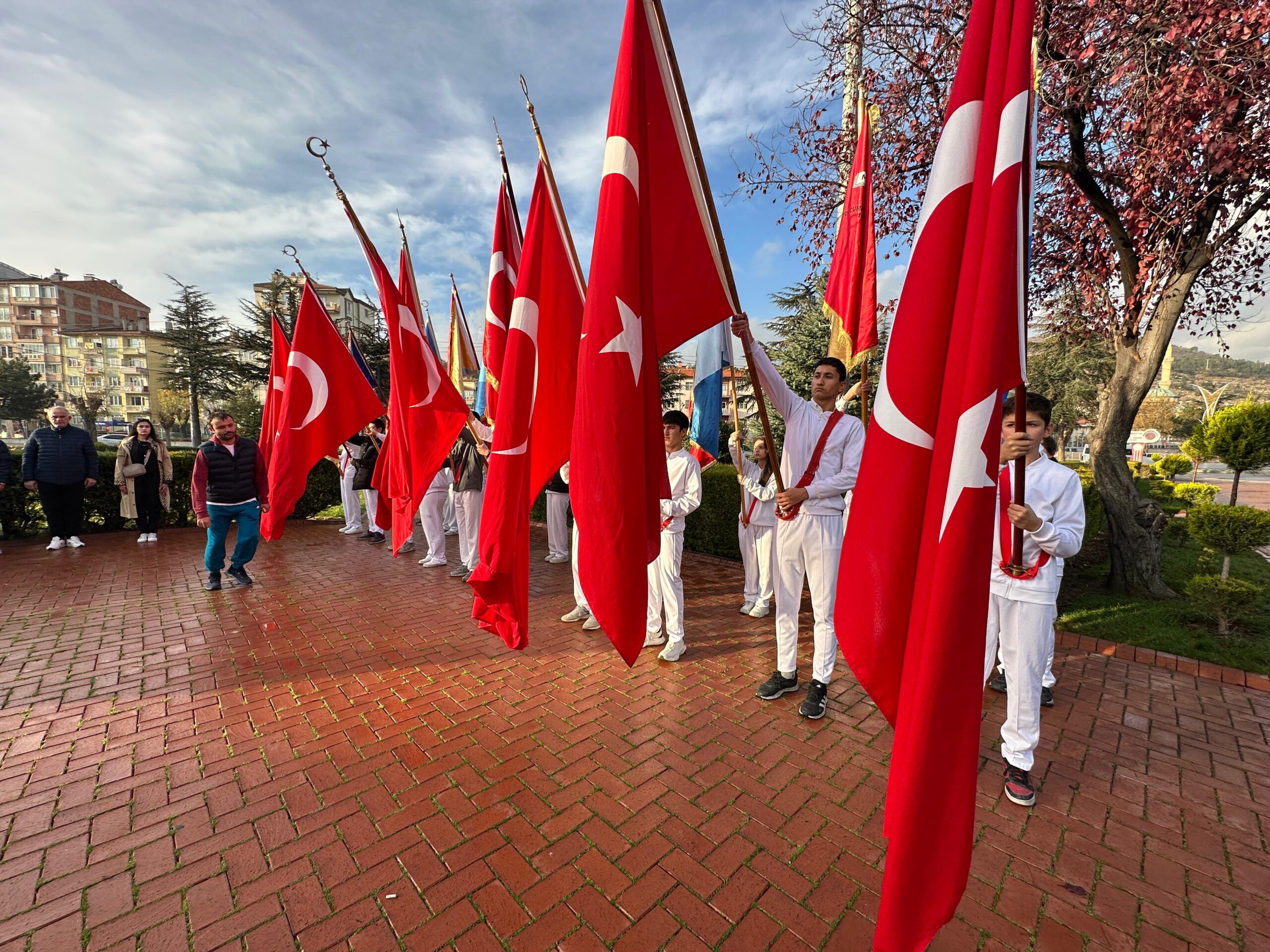 24 Kasım Öğretmenler Günü dolayısıyla Afyonkarahisar’da ilk tören, Kocatepe Parkı’ndaki