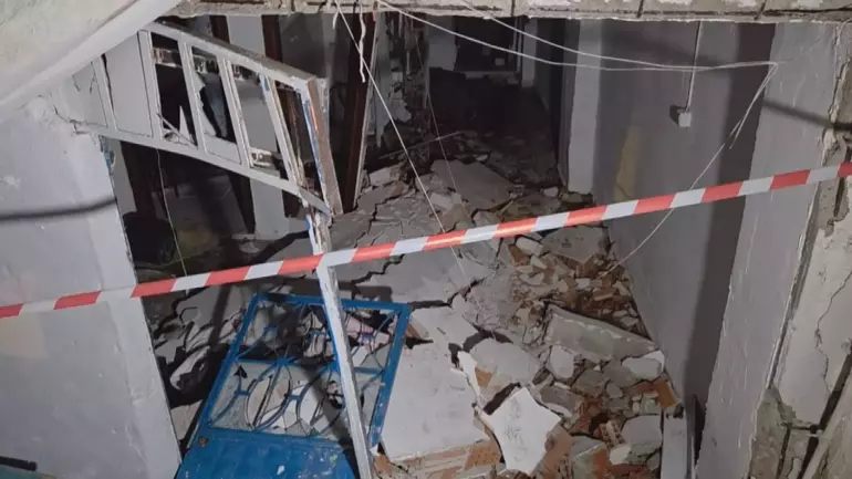 Bir binanın bodrum katındaki dairede meydana gelen mutfak tüpü patlamasında