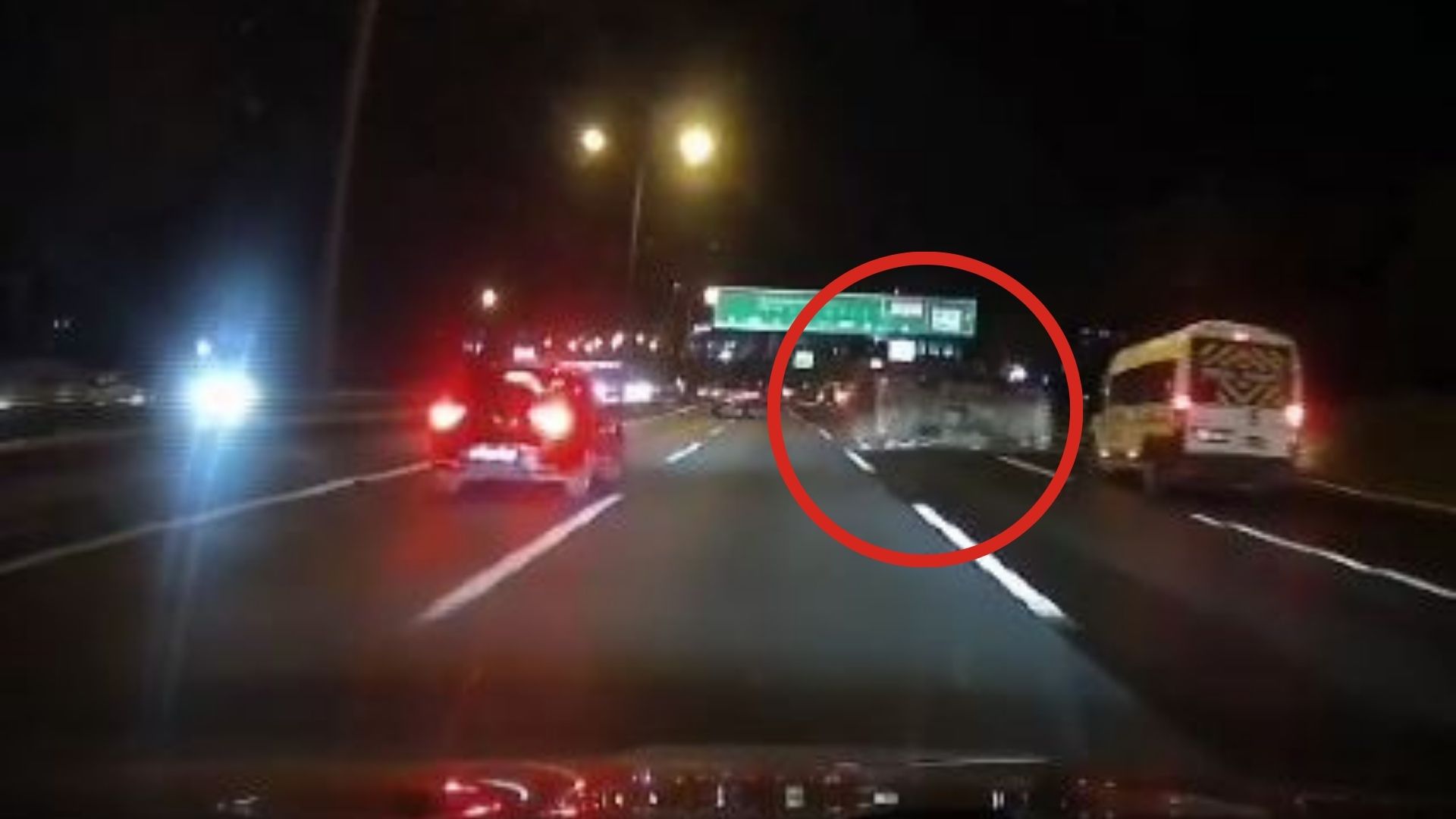 İstanbul Beykoz’da trafikte makas atan bir otomobil kontrolden çıkarak yandan