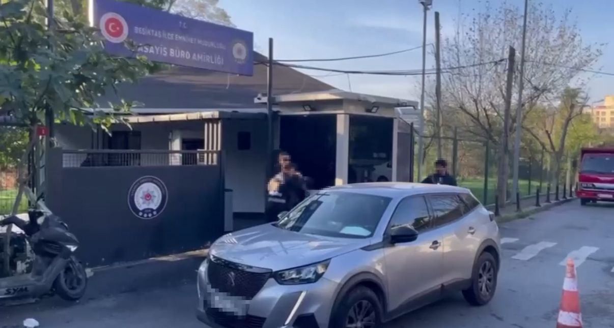 17 yaşındaki M.E.K., kepengi kapalı dürümcüyü 8 el ateşle delik