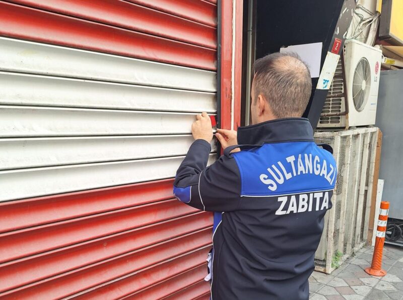 İstanbul Sultangazi’de bir düğün salonunda kadın çalışanların giyinme odasında gizli