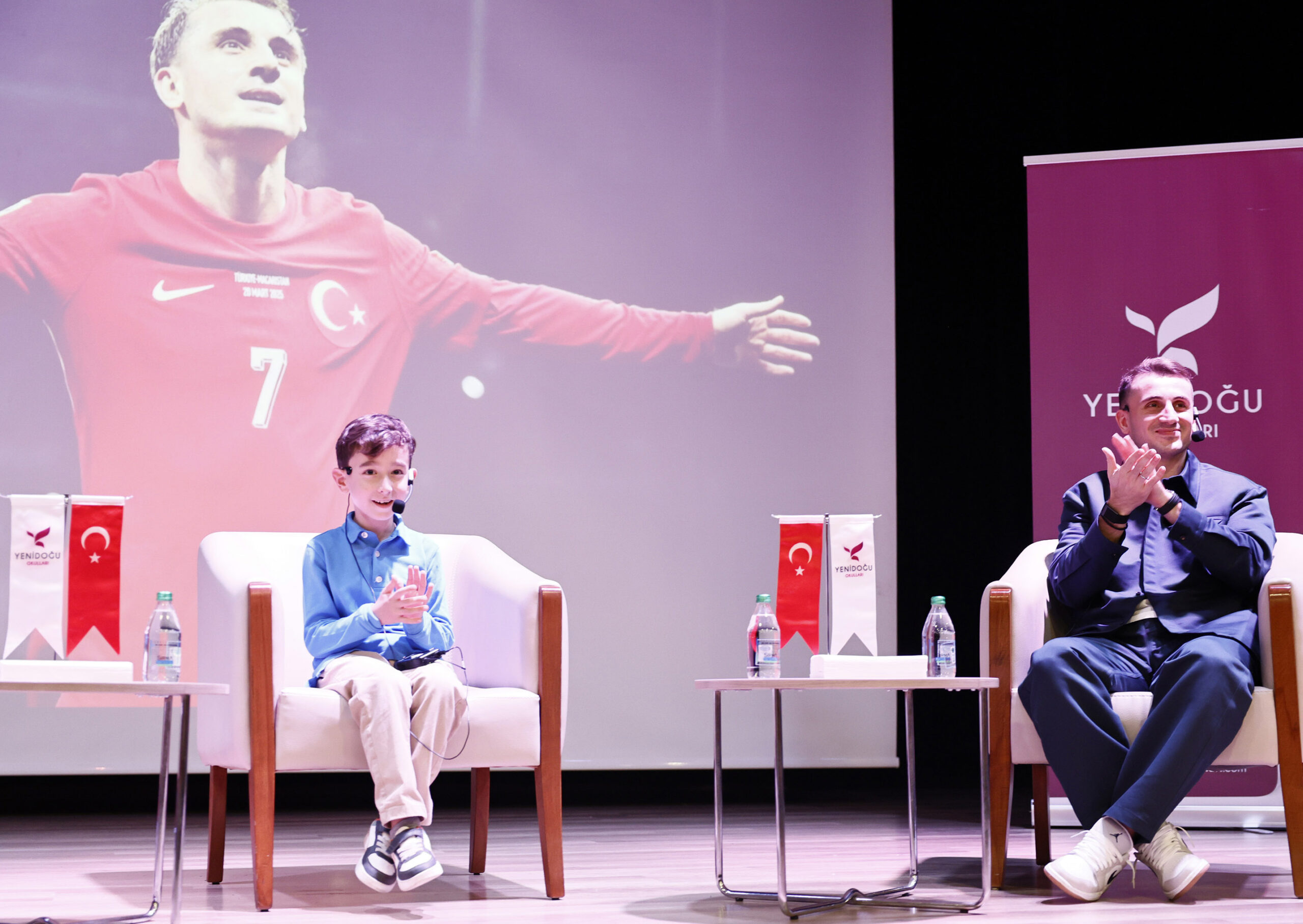 Fenerbahçe’nin yıldız futbolcusu Kerem Aktürkoğlu, okul başkanlığına seçilen 3. sınıf