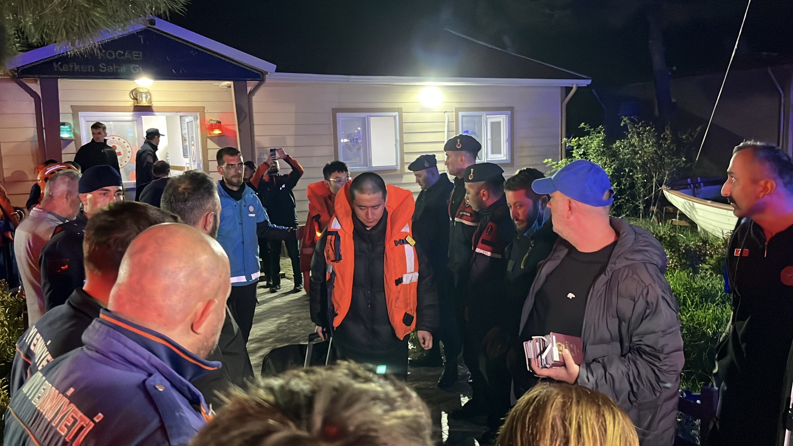 Kandıra Sahil Güvenlik Komutanlığı - Ambulans ve sağlık ekipleri kıyıda