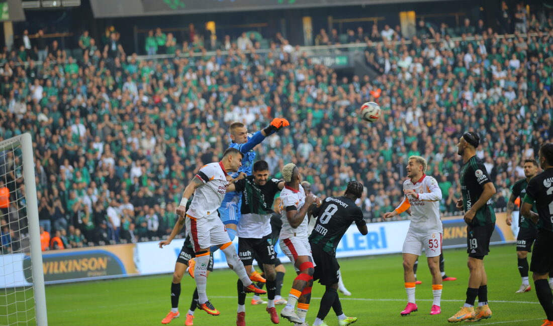 Galatasaray, Süper Lig'in 12. haftasında konuk olduğu Kocaelispor'a mağlup oldu.