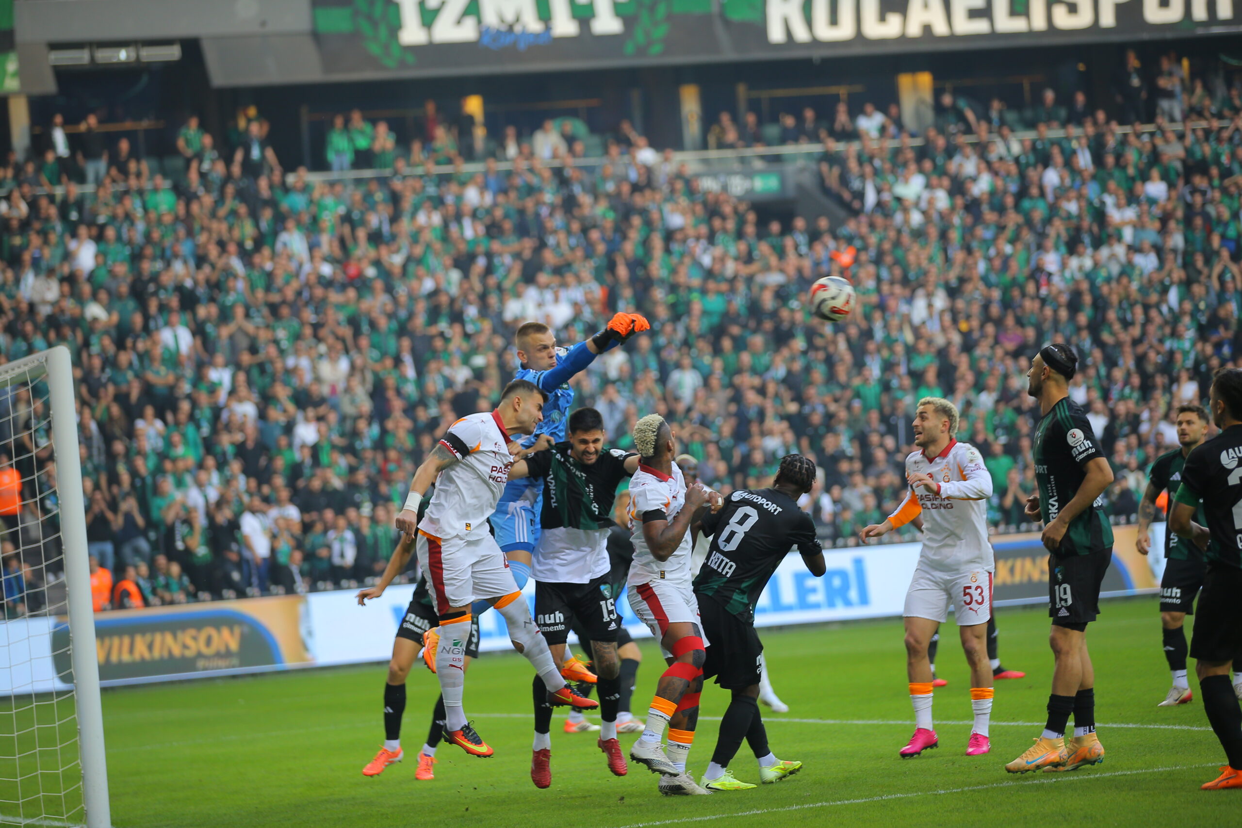 Galatasaray, Süper Lig'in 12. haftasında konuk olduğu Kocaelispor'a mağlup oldu.