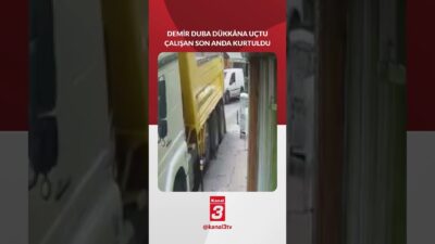 (İstanbul)Beyoğlu Cihangir’de seyir halindeki bir hafriyat kamyonu kaldırıma çıkarak demir