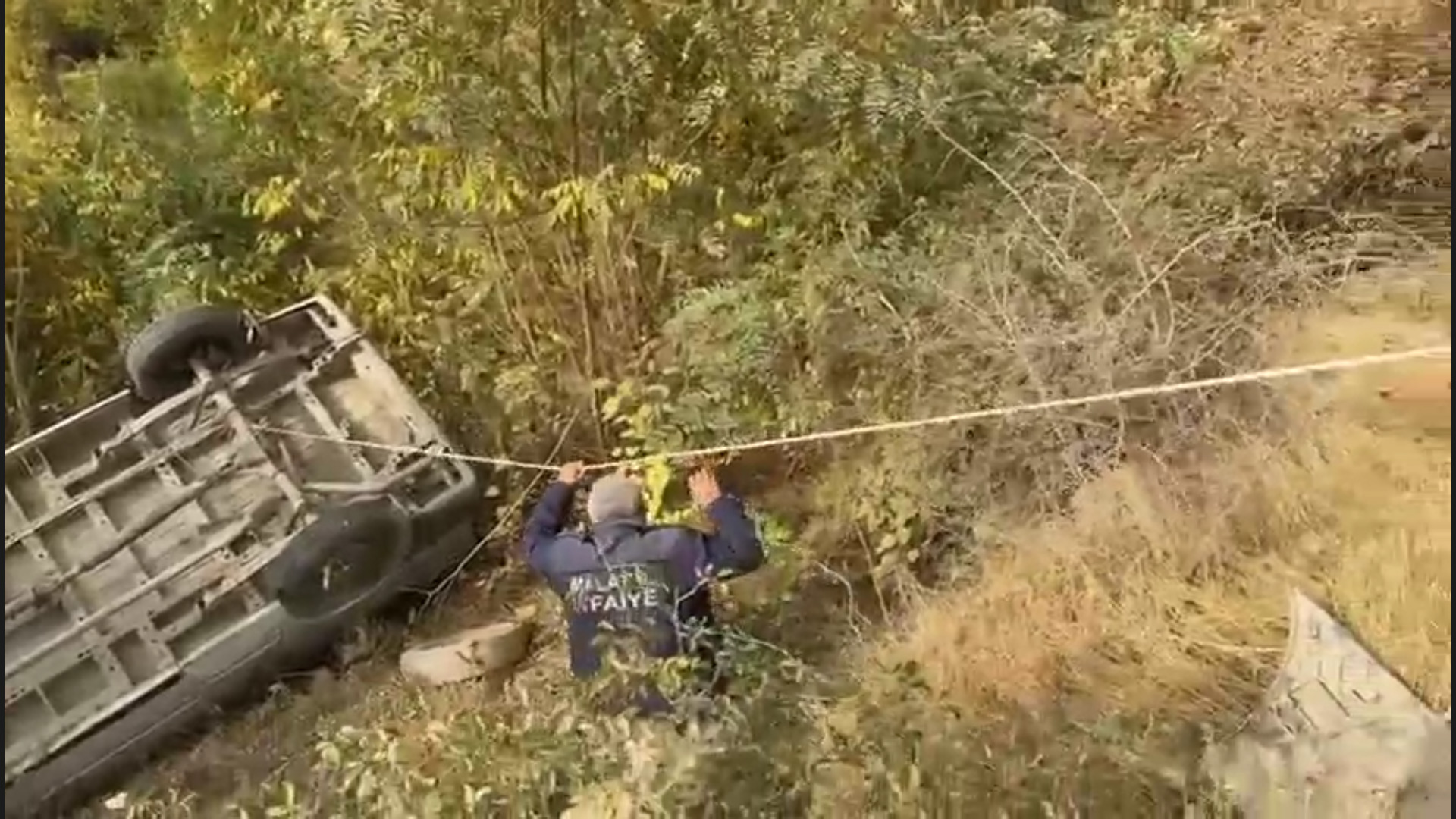 Malatya Taşbaşı Mahallesi'nde sabah saatlerinde meydana gelen trafik kazasında, sürücüsünün
