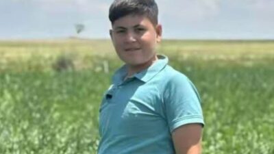 NİĞDE'de tarla sürmek için binmek istediği traktörün hareket etmesi sonucu