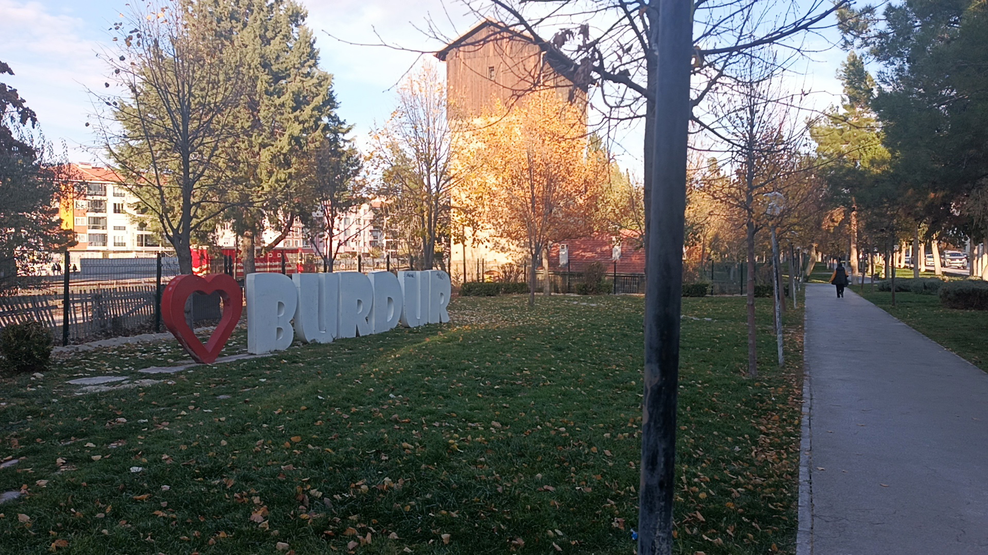 Burdur’da kız öğrenciler arasında çıkan kavgada 15 yaşındaki Y.Ö., darbedilerek