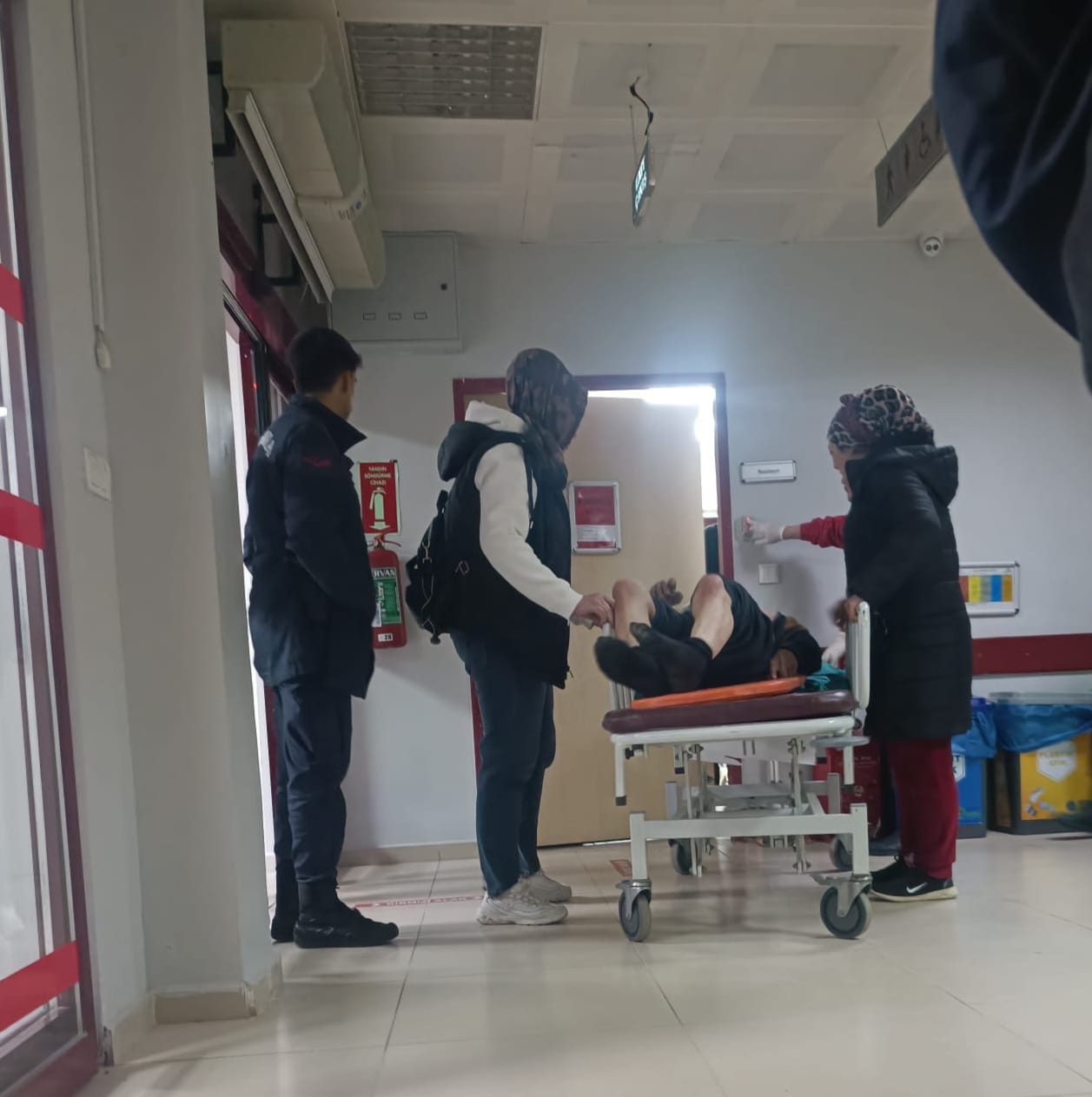 Mantar toplamak için gittiği ormanda kayalıklardan düşerek yaralanan 82 yaşındaki