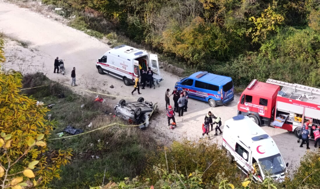 Sakarya Akyazı’da meydana gelen kazada sürücüsünün kontrolünü kaybettiği otomobil yaklaşık