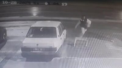 İzmir’de camını kırdıkları otomobilden teyp ve ses sistemi çalan iki