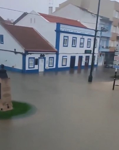 Portekiz’de etkili olan Claudia fırtınası nedeniyle şiddetli yağış ve sel