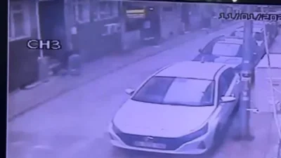 Epilepsi nöbeti geçirip apartman girişinde bayılan engelli gencin cebindeki telefonu,