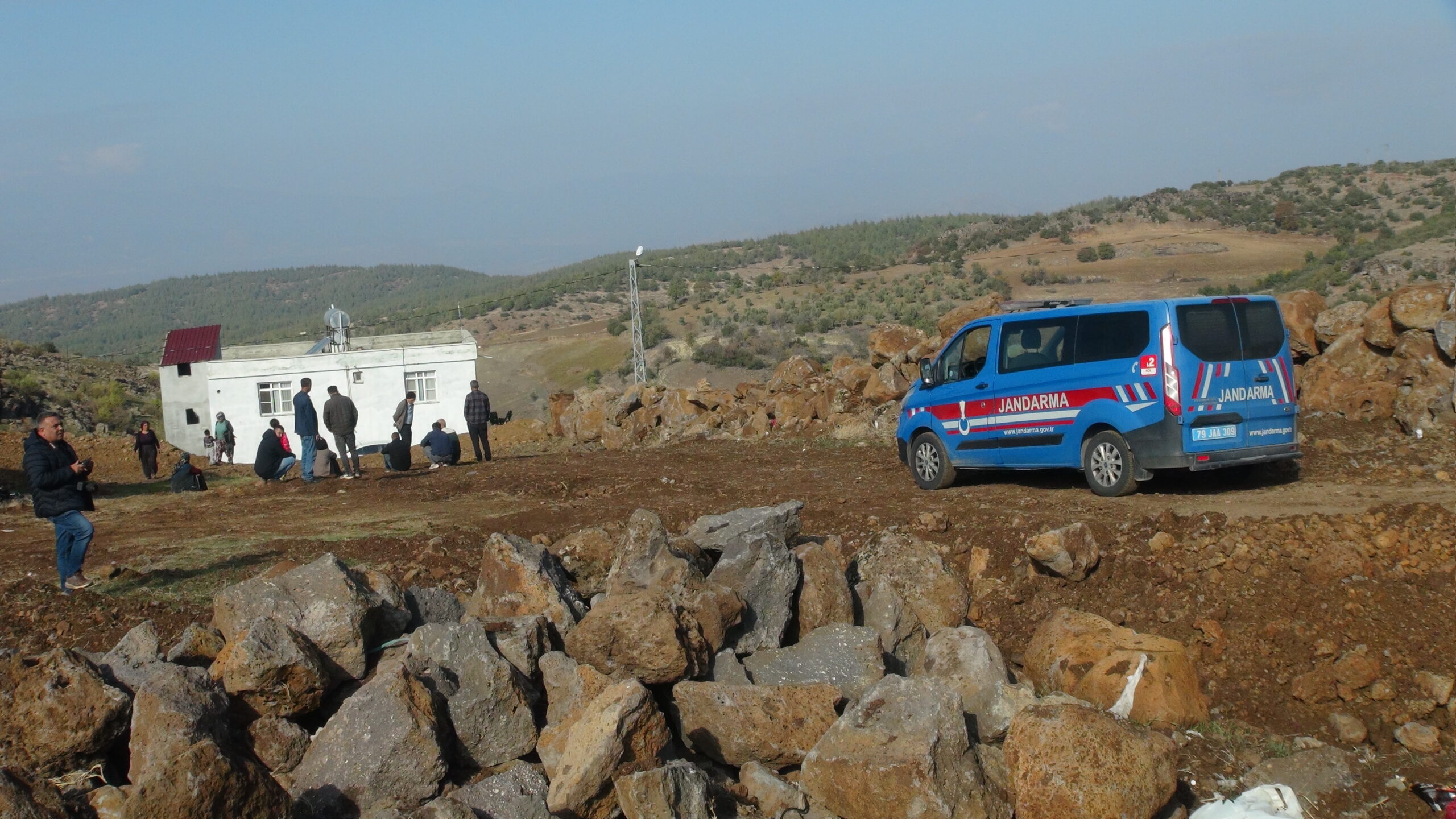 Husumetli iki kişi arasında çıkan tartışma av tüfeğiyle cinayete dönüştü.