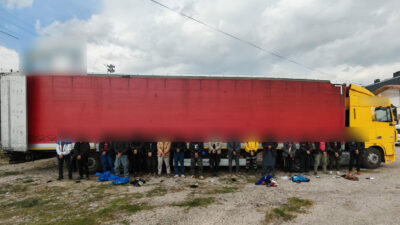 Sivas Suşehri’nde bir TIR’da yurda kaçak yollarla giren 18 düzensiz
