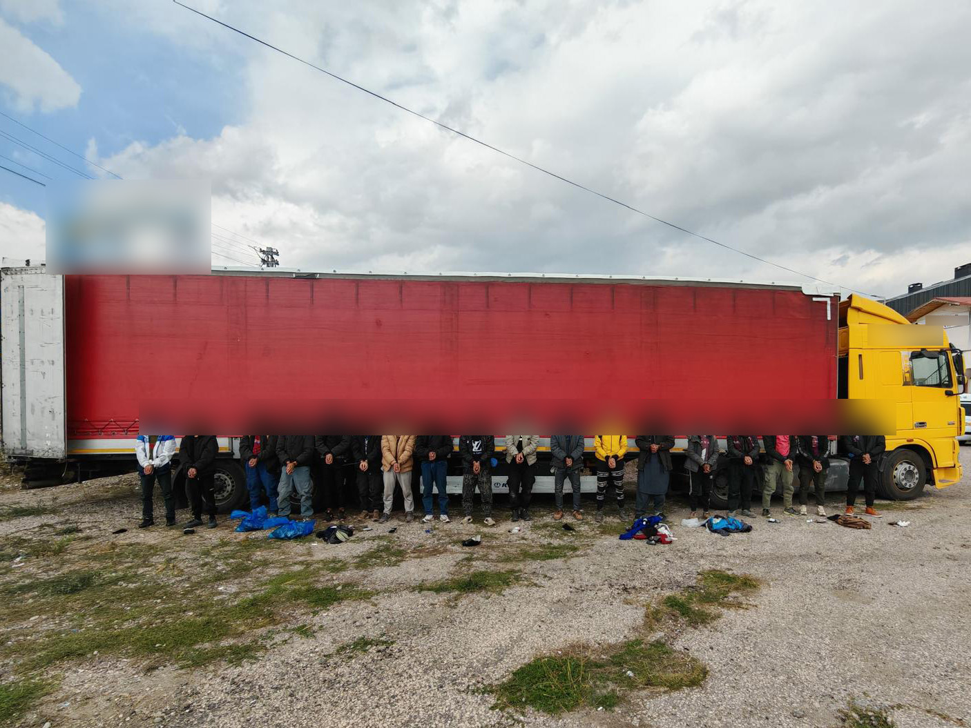 Sivas Suşehri’nde bir TIR’da yurda kaçak yollarla giren 18 düzensiz