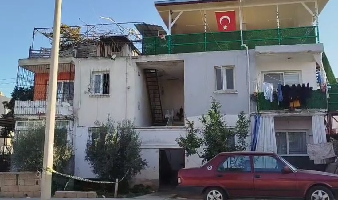 Mersin’in Tarsus ilçesinde Ali Çelikaslan, uzaklaştırma kararı aldığı eşi Emine