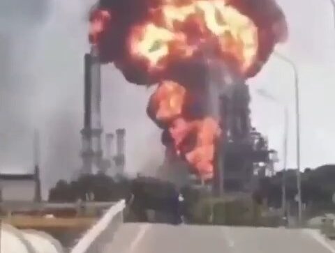 Venezuela’nın Anzoategui eyaletinde Petrocedeno petrol işleme tesisinde patlama meydana geldi.